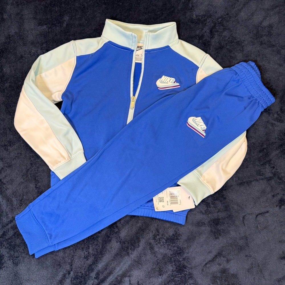 Nike Royal Blue and White Athletic Set - Picture 10 of 10